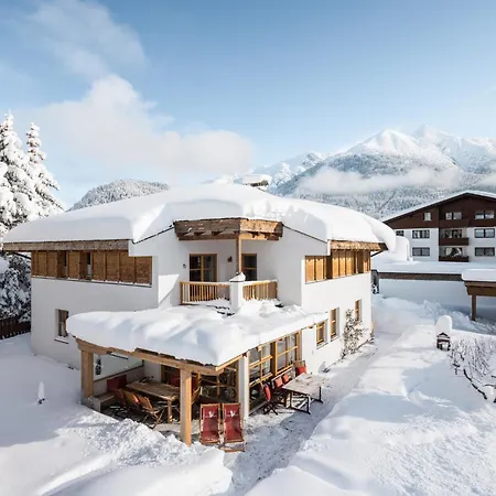 Löwen Chalet Seefeld in Tirol