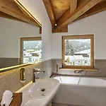Loewen Dağ evi